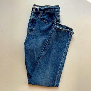 Levi’s Wedgie Straight. Size 27